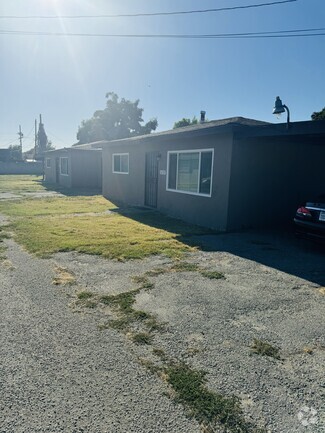 Building Photo - 11729 Parmelee Ave
