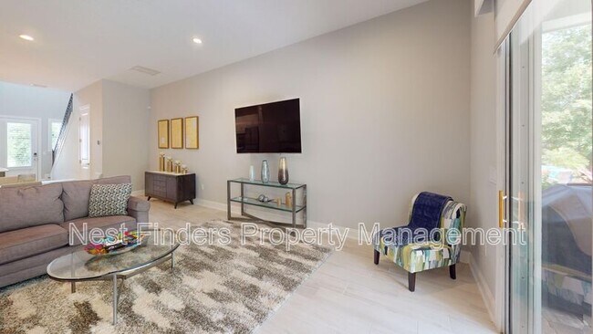 Building Photo - 33 Ficus Ln