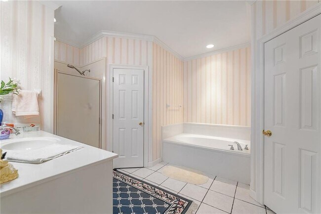 Building Photo - 3909 St Andrews Loop W