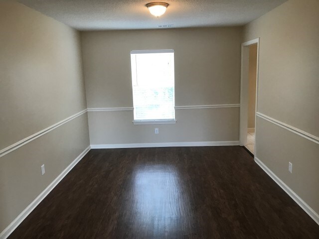 Foto del edificio - 223 Longleaf Cir