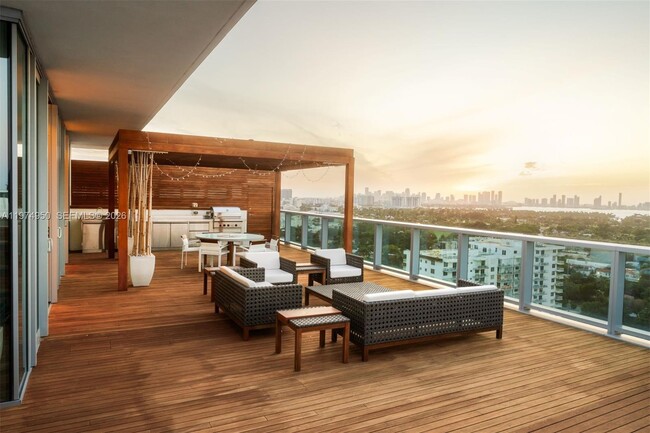 Building Photo - 2901 Collins Ave