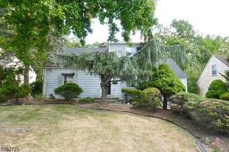 Building Photo - 25 Glenview Dr