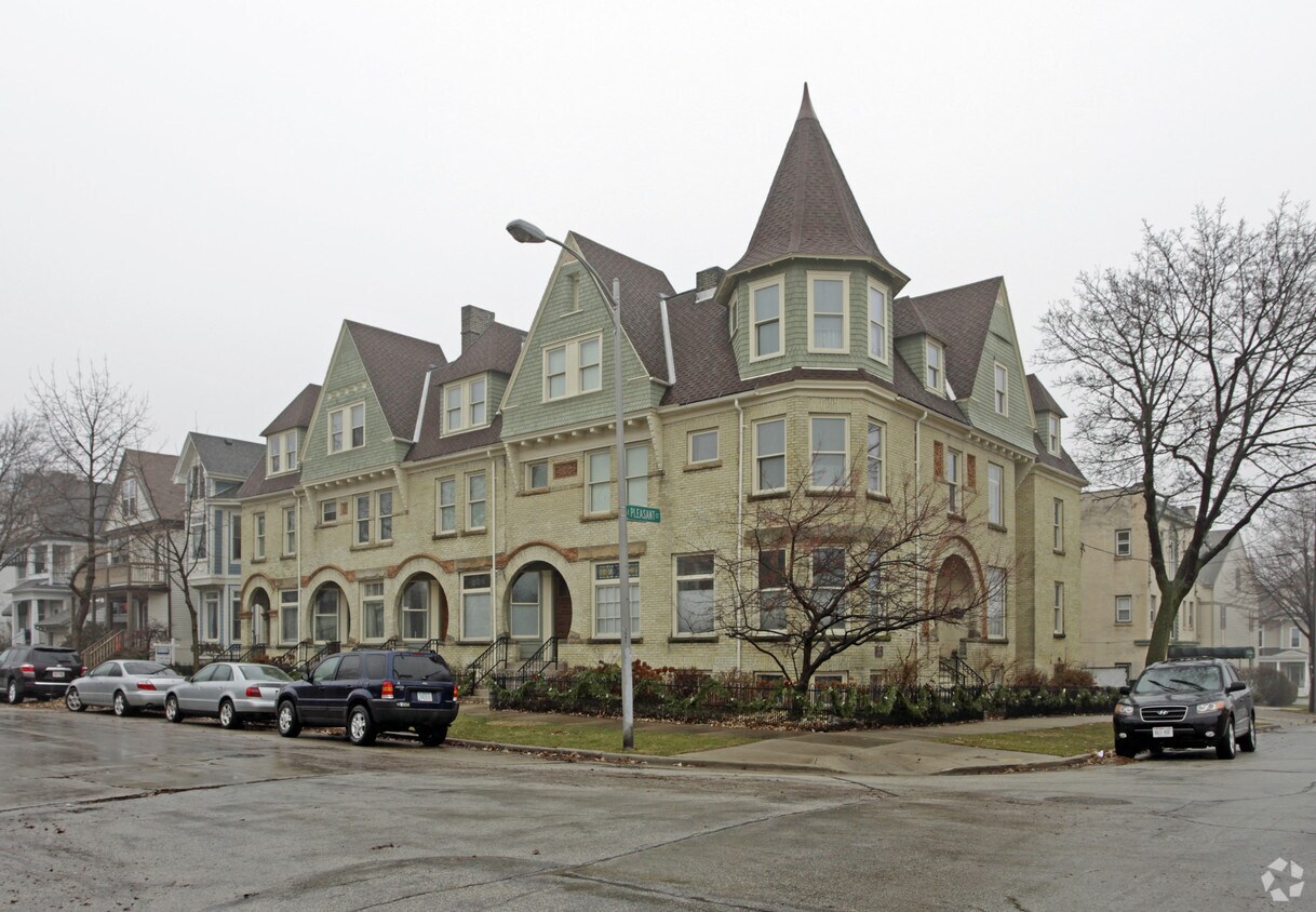 Primary Photo - 731 E Pleasant St