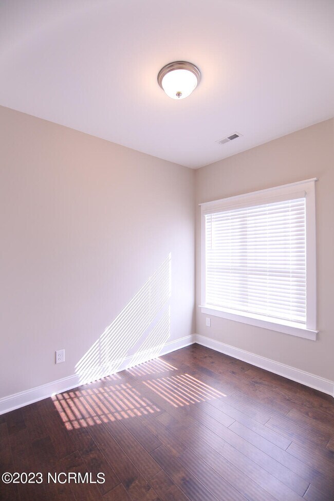 Building Photo - 1823 Fox Den Way
