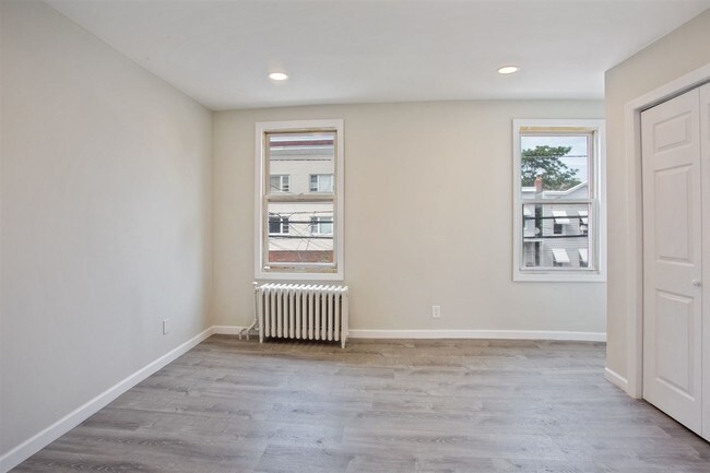 Building Photo - 267 Griffith St