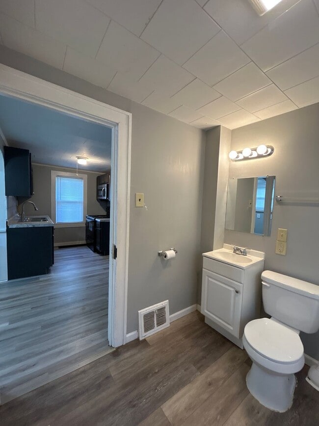 Building Photo - 2-Bedroom, 1-Bathroom Home with Basement &...