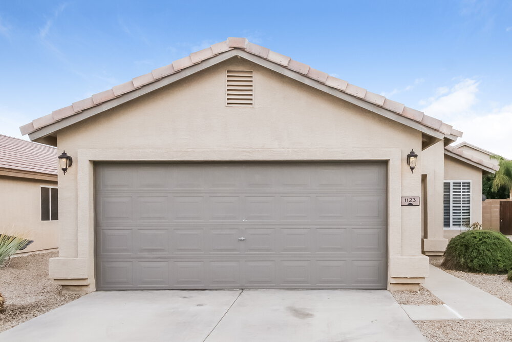 Primary Photo - 1123 E Stardust Way