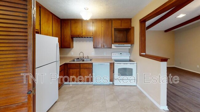 Building Photo - 607 San Saba Ct