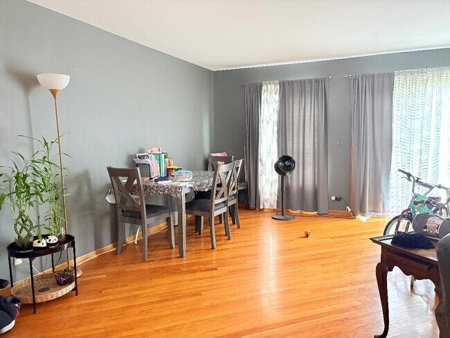 Foto del edificio - 393 Catbird Ln