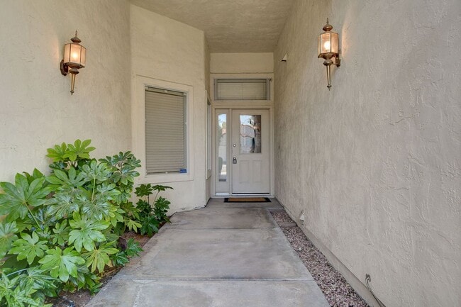 Building Photo - 3 bedroom single story in Desert shores!