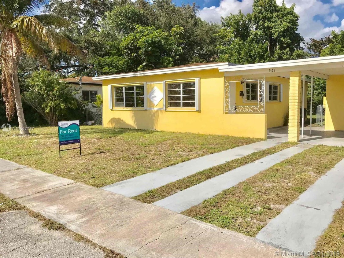 Foto principal - 561 NE 173rd St