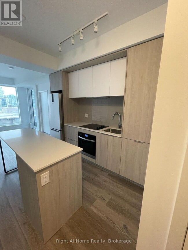 Building Photo - 395 Square One Dr