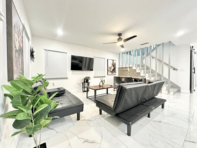 Building Photo - 1401 E Muriel St