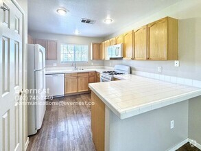 Building Photo - 10525 Autumn Pine Ave