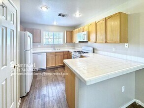 Building Photo - 10525 Autumn Pine Ave