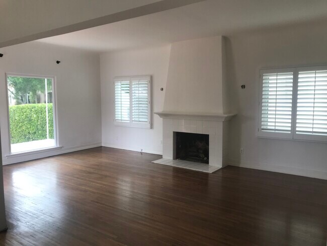 Living Room - 2134 Veteran Ave