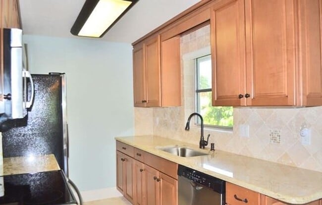 Building Photo - ** 2/2 CONDO ON THE BEACH AVAILABLE DECEMBER-FEBRUARY ** SHORT TERM ONLY **