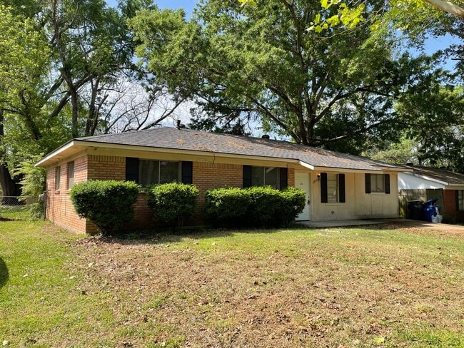 Building Photo - Remodeled Southern Hills Home