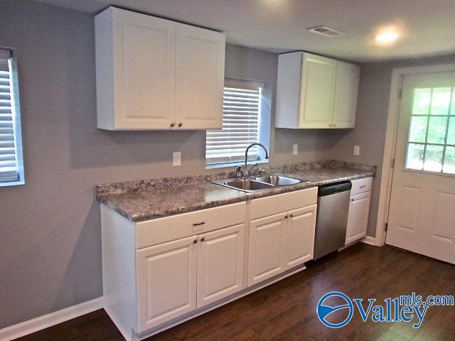 Building Photo - 146 Church St