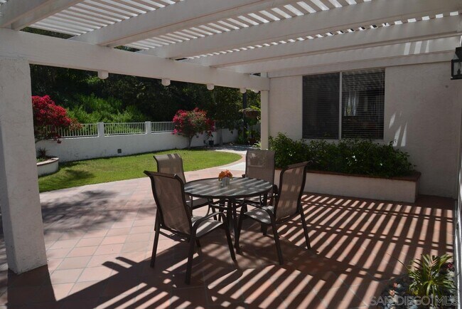 Foto del edificio - 4925 Alameda Dr