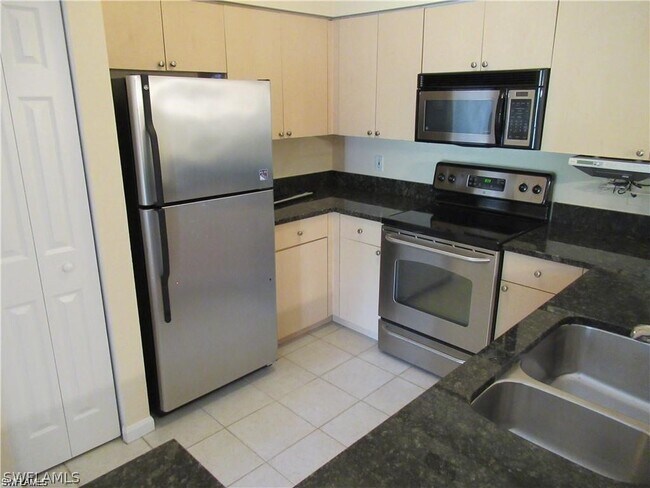 Building Photo - 1105 Reserve Ct