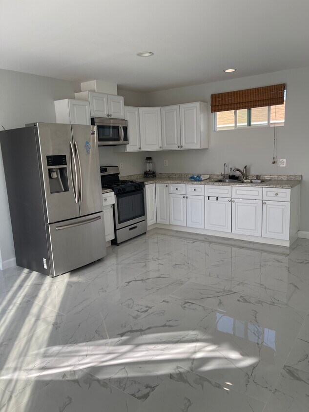 Foto principal - 10310 Montgomery Ave