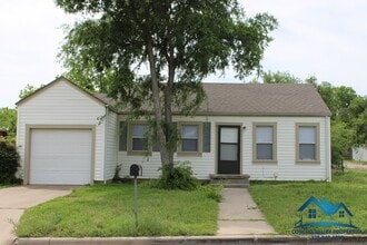 Building Photo - 2065 Live Oak St