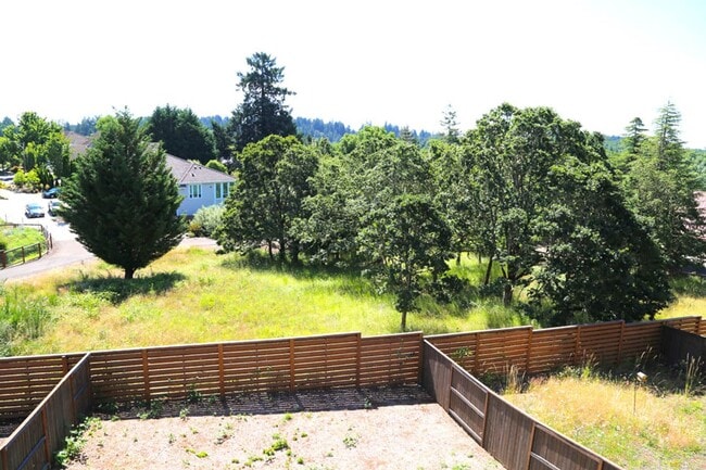 Building Photo - Short Term Leases! Furnished, Low Maintena...