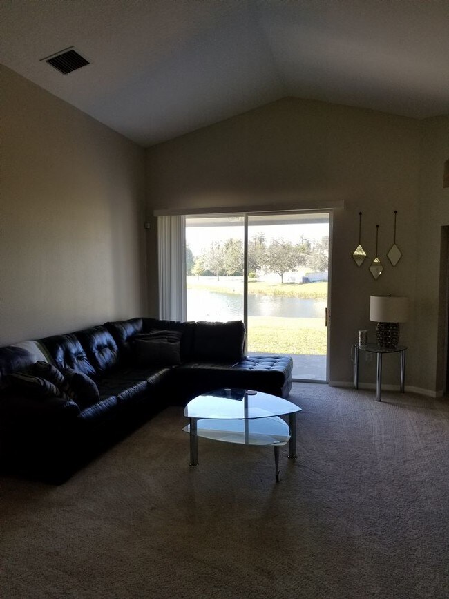 Foto del edificio - 3/2 in gated community with pond view