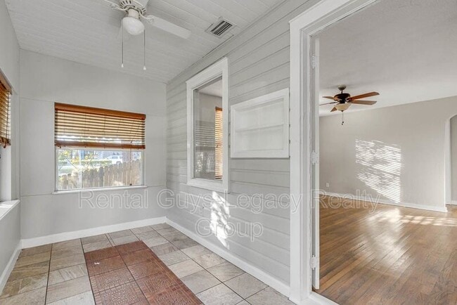 Building Photo - 4059 College St