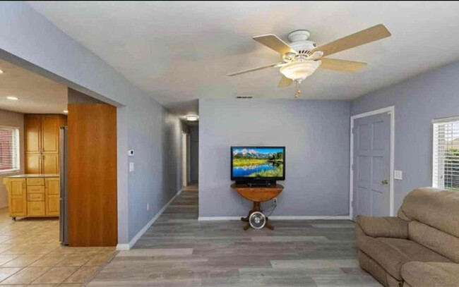 Foto del edificio - 5280 Allison Ln