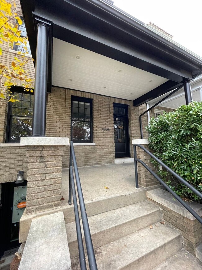 Foto del edificio - Beautiful Petworth Row House On Grant Circle Park W/Parking Included, Pets Welcomed, Updated Kitc...
