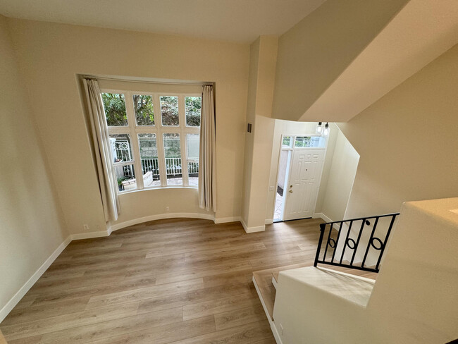 Building Photo - 22 Florentine
