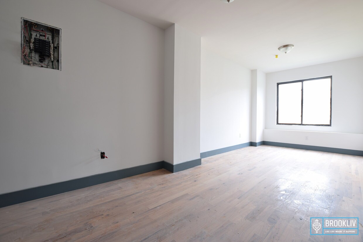Foto principal - 476 Gates Ave