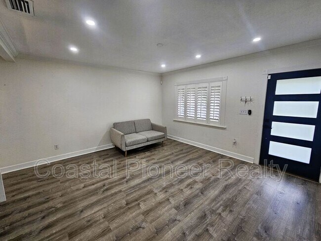 Foto del edificio - 3912 W Bay View Ave