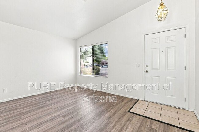 Building Photo - 8952 E Birchwood Cir