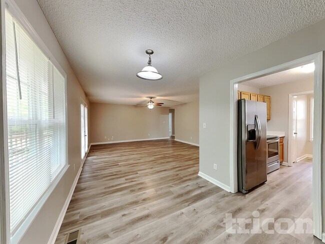 Building Photo - 1209 Woodbriar St