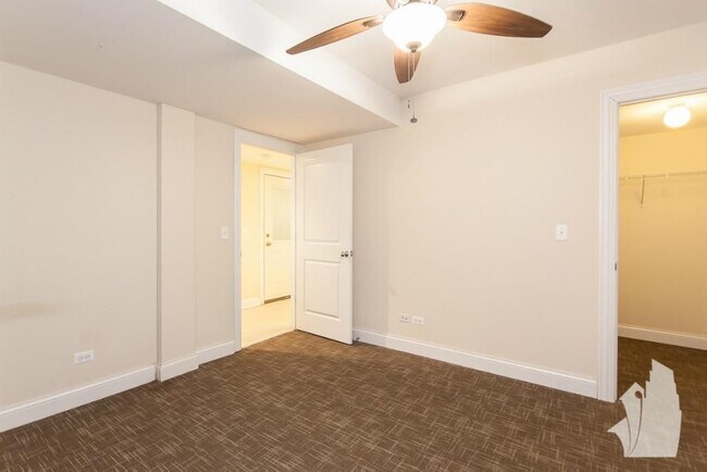 Building Photo - 3709 N Wilton Ave