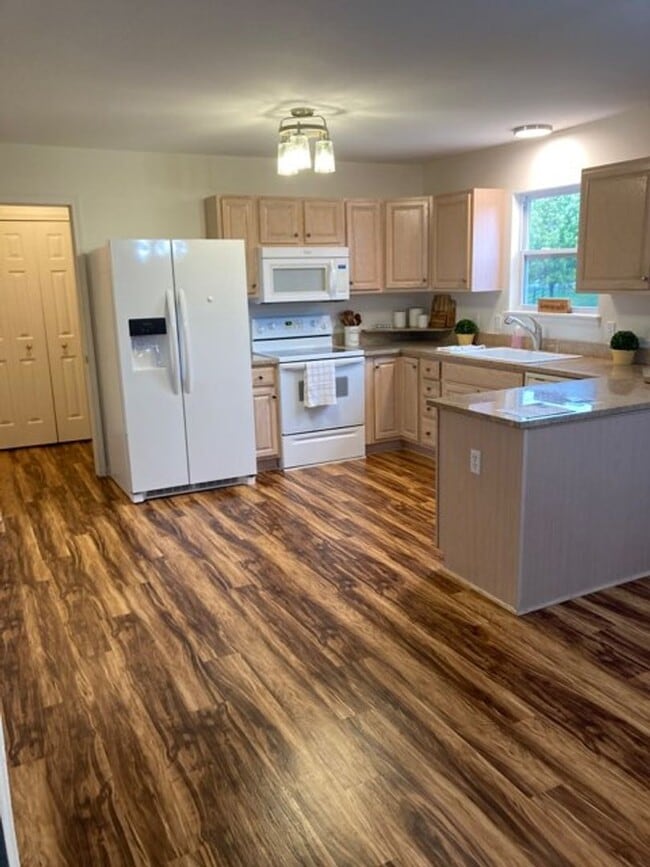 Building Photo - Beautiful 4-bedroom Home in Perrysburg for...