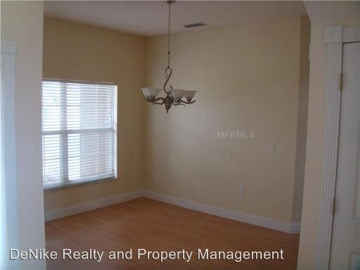 Building Photo - 2425 Willow Tree Ln