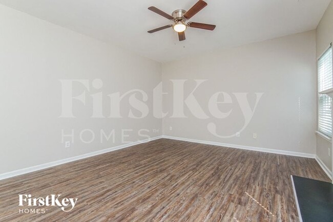 Foto del edificio - 236 N Honey Springs Ave