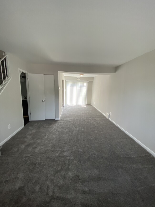 Building Photo - Catons Villas South Townhomes