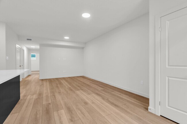 Building Photo - 824 Woolwich St