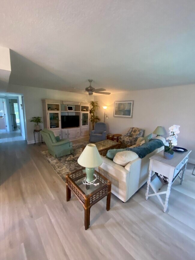 Foto del edificio - 451 SW South River Dr