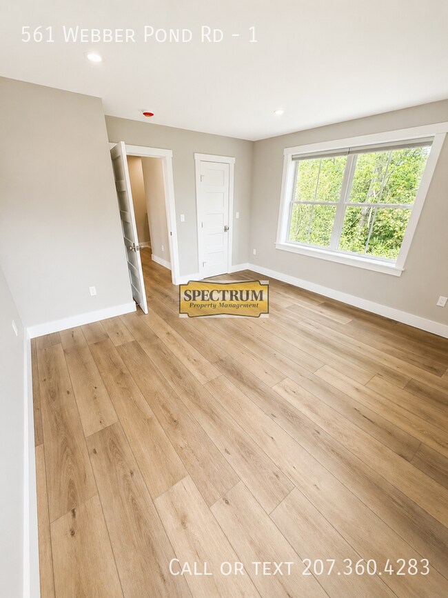 Foto del edificio - 561 Webber Pond Rd