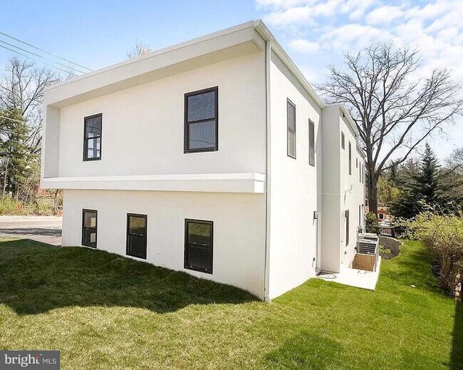 Foto del edificio - 8618 Jones Mill Rd