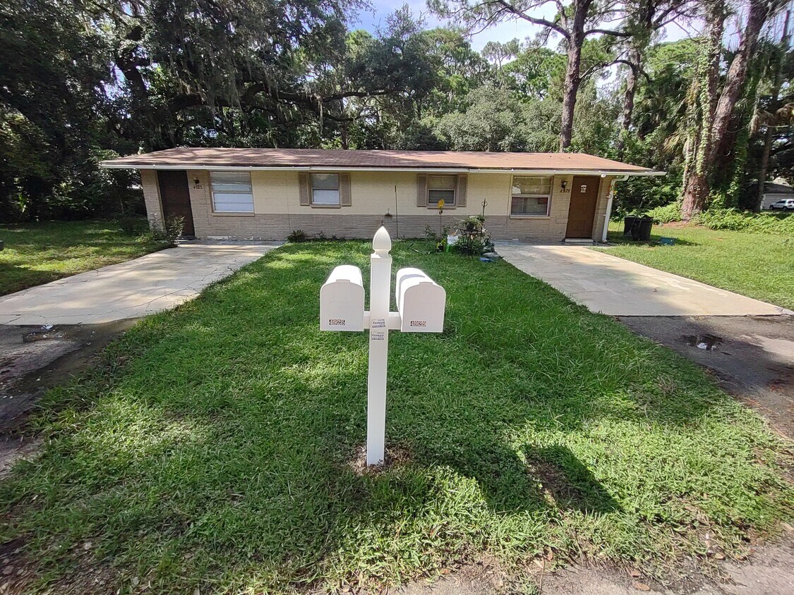 Primary Photo - 4925 Ladyfish Ct