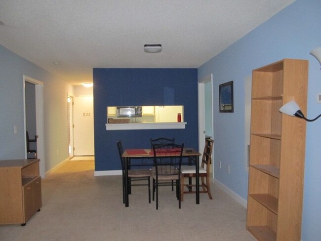 Building Photo - Chapel Hill / 4BR Univ Comm FURNISHED Condo