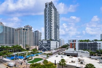 Building Photo - Veneto Las Olas