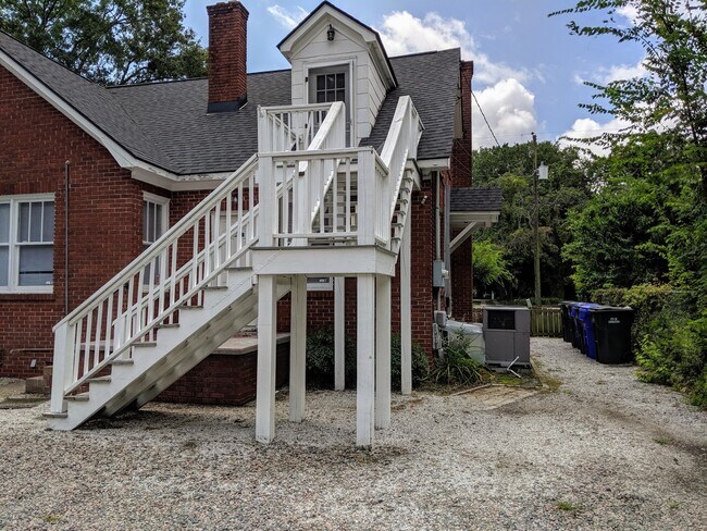 Building Photo - 530 Savannah Hwy